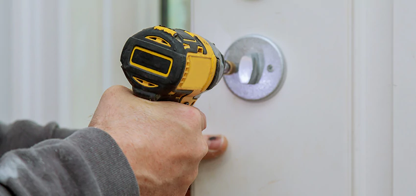 Street Locksmith For Smart Lock Repair in Poinciana, FL